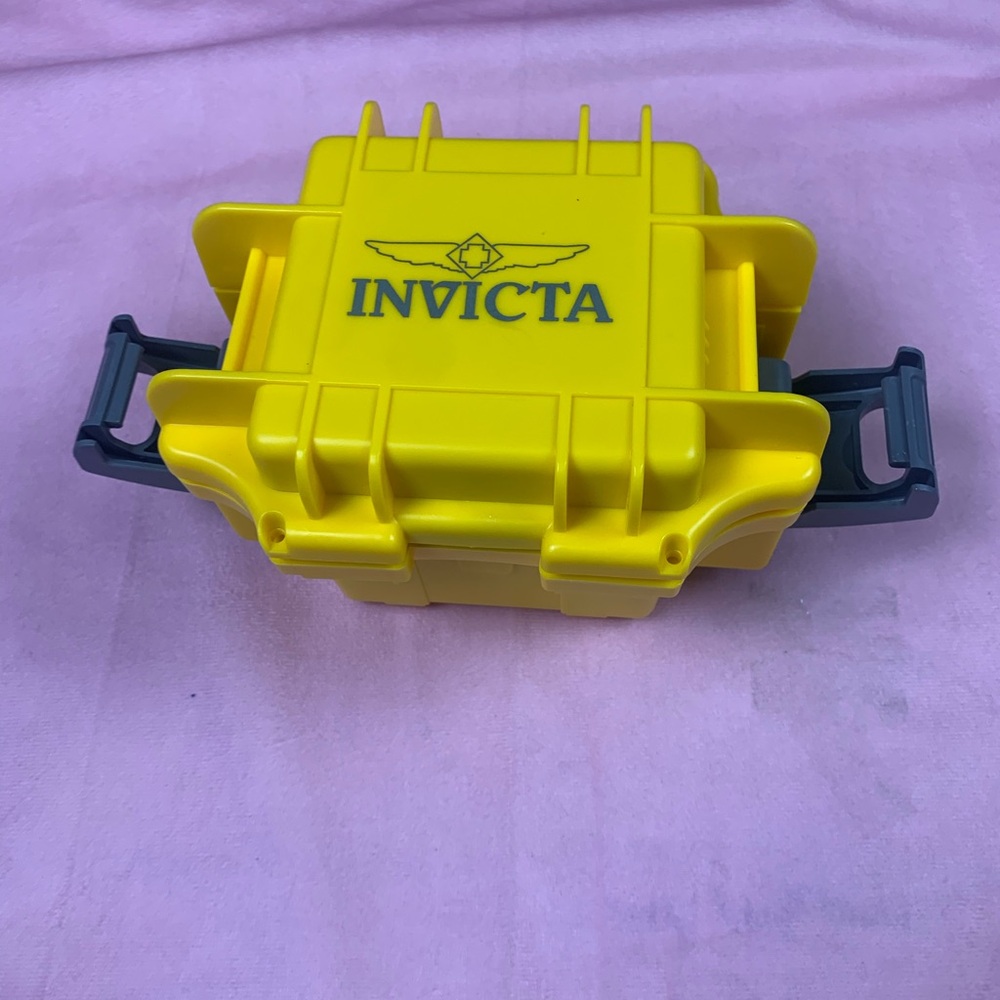 Invicta 1 Slot Bright Yellow Case with Black Handles)